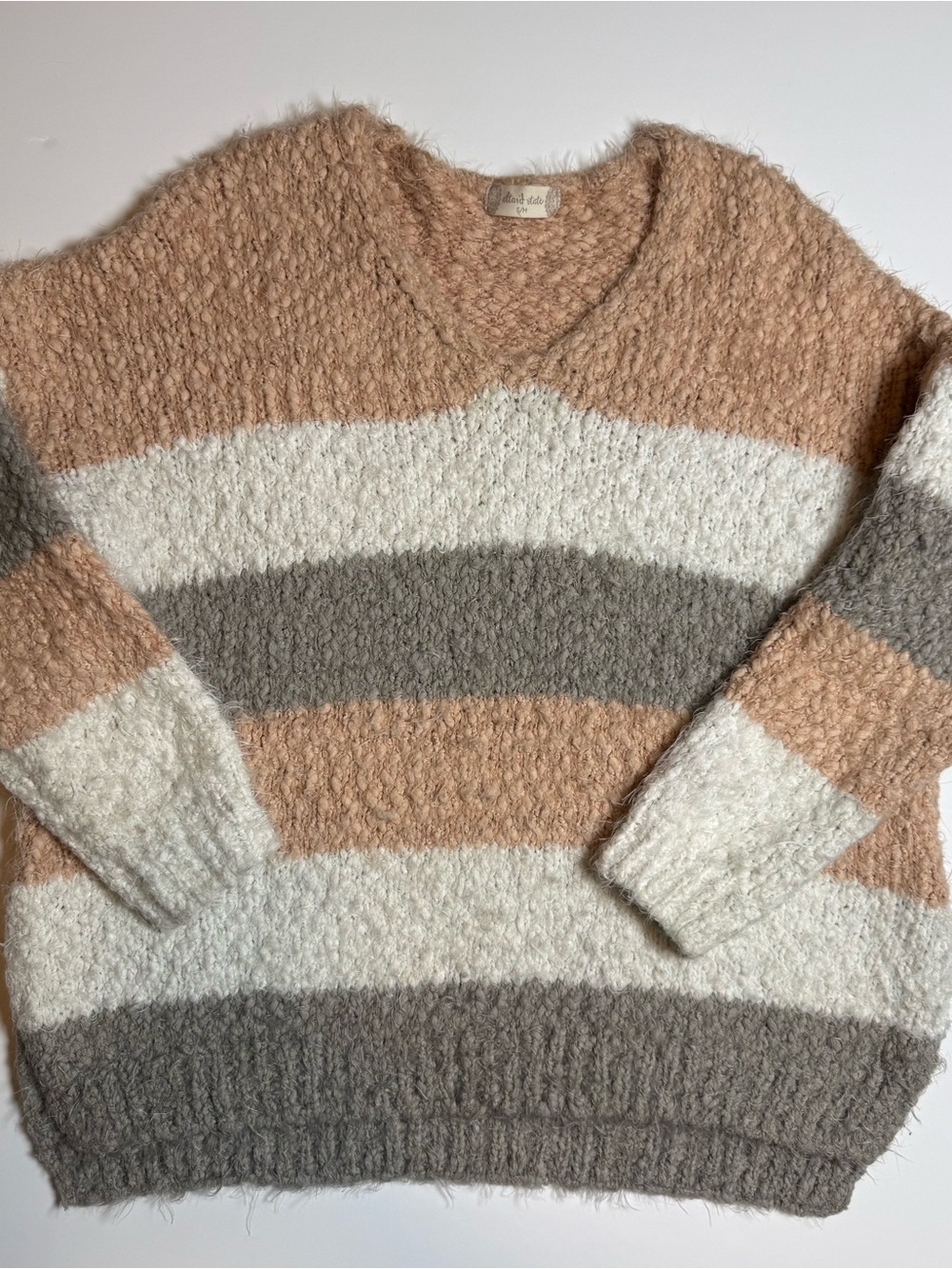 Altar'd State Women’s S/M Striped Fuzzy V-Neck Pullover Sweater Boho Gray Beige
